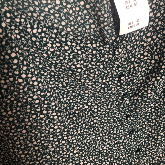 Abercrombie and Fitch Green Floral Top size Small - Picture 2 of 3